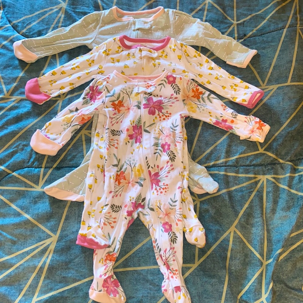 3 set footie pajama set with built in mittens